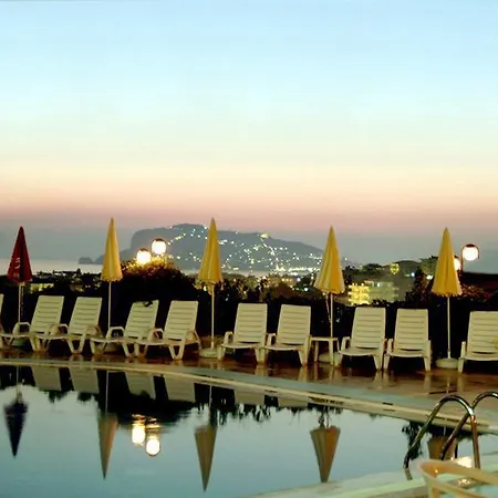Hotel Akropol 3*