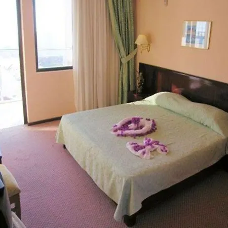 Hotel Akropol 3*